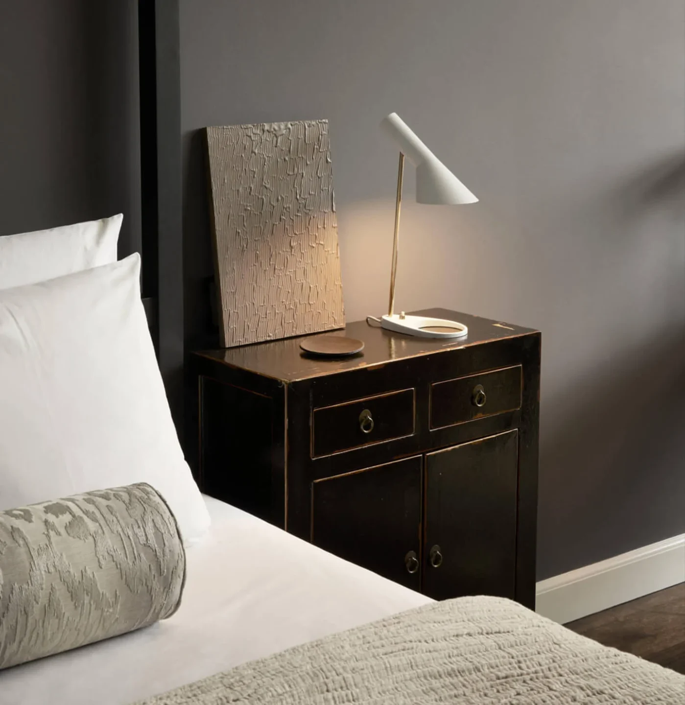 Louis Poulsen AJ Mini Table Anniversary Edition Tischlampe / Weiß / Pale Rose