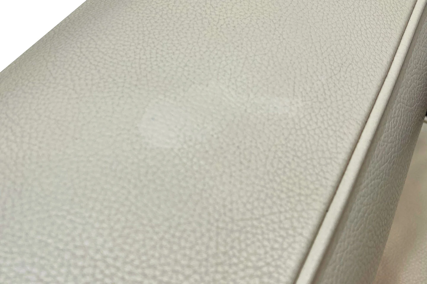 Cassina LC2 Le Corbusier Sessel Leder / Beige