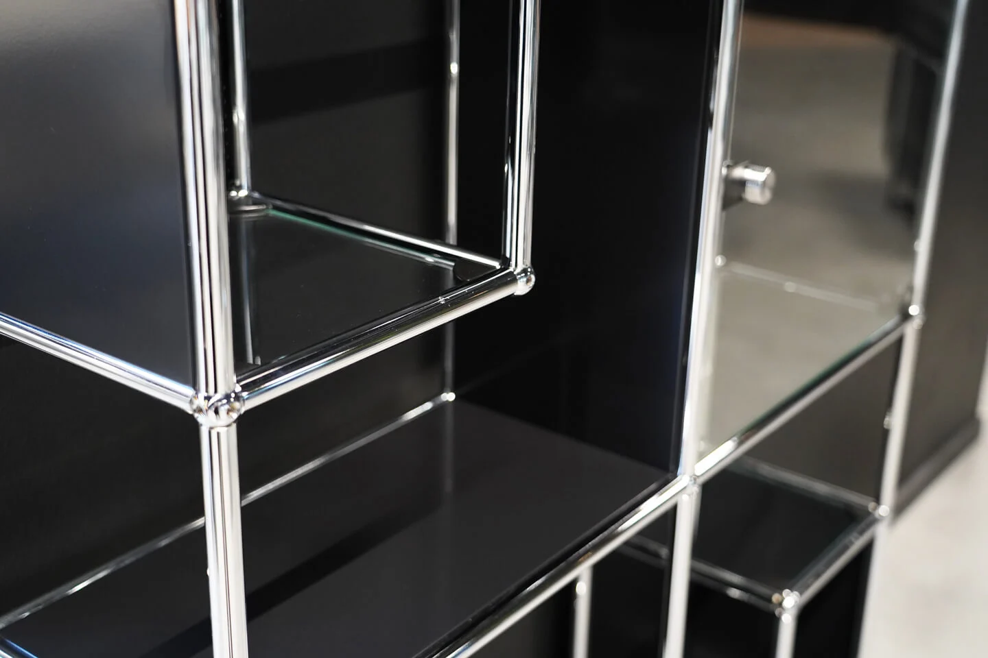 USM Haller Wohnwand Graphitschwarz RAL 9011