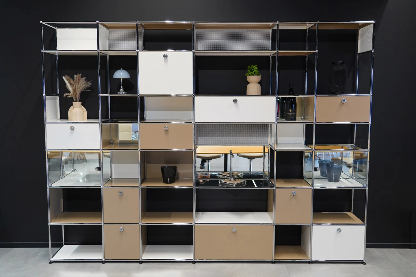 USM Haller Wohnwand Reinweiß RAL 9010 & USM Beige