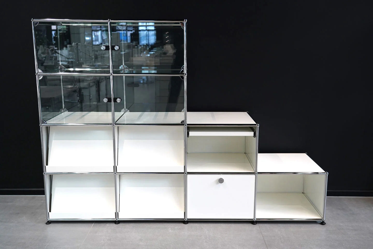 USM Haller Wohnwand Reinweiß RAL 9010 / Glas