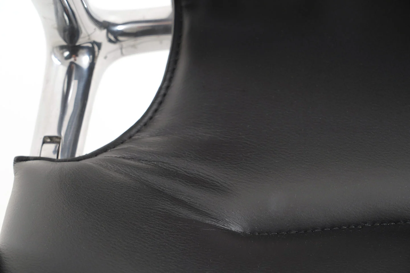 Vitra Meda Chair Besucherstuhl Netz / Leder / Schwarz