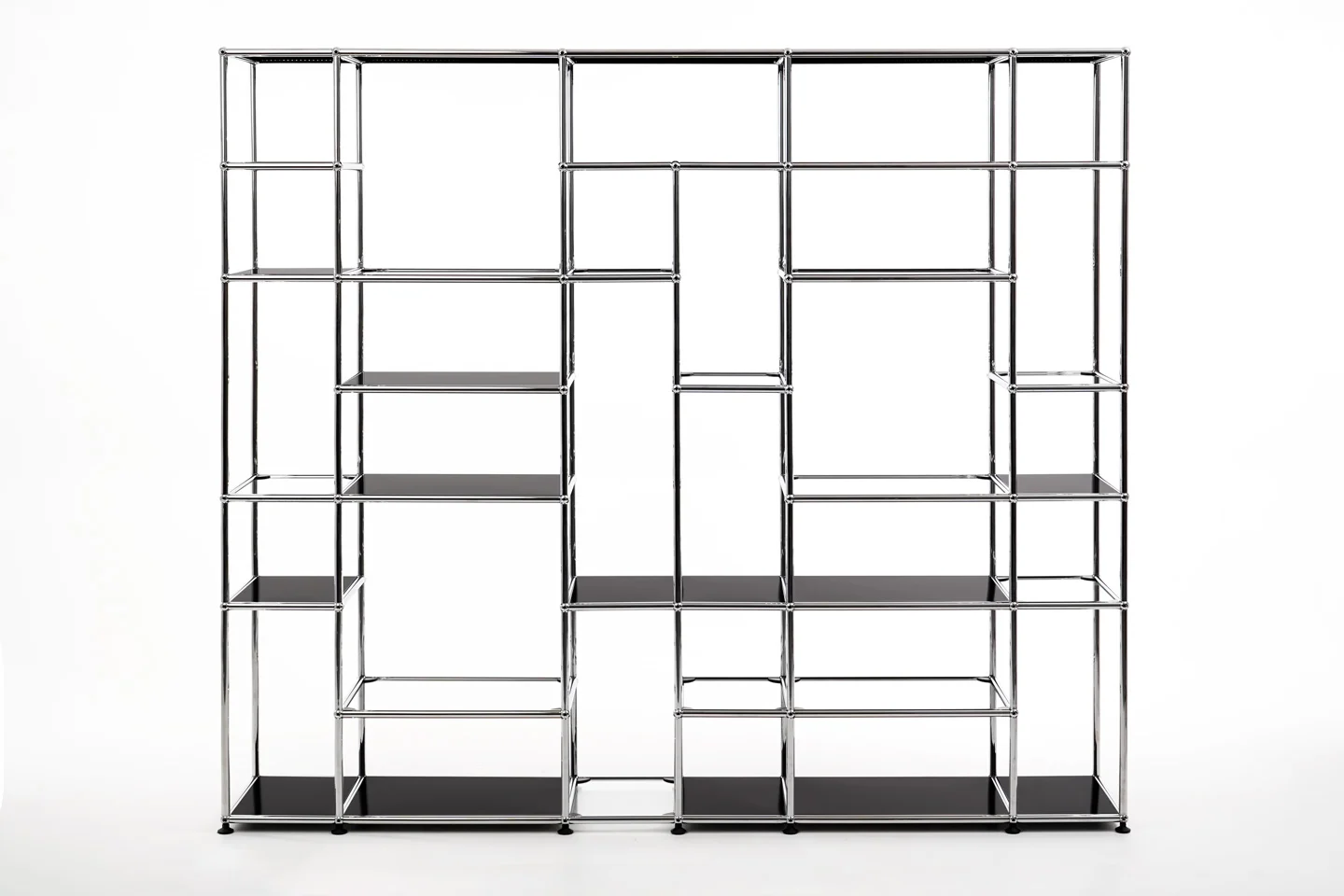 USM Haller Wohnwand Graphitschwarz RAL 9011 / Klarglas