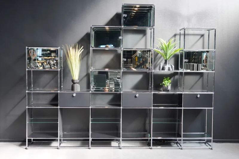 USM Haller Wohnwand Graphitschwarz RAL 9011 / Klarglas