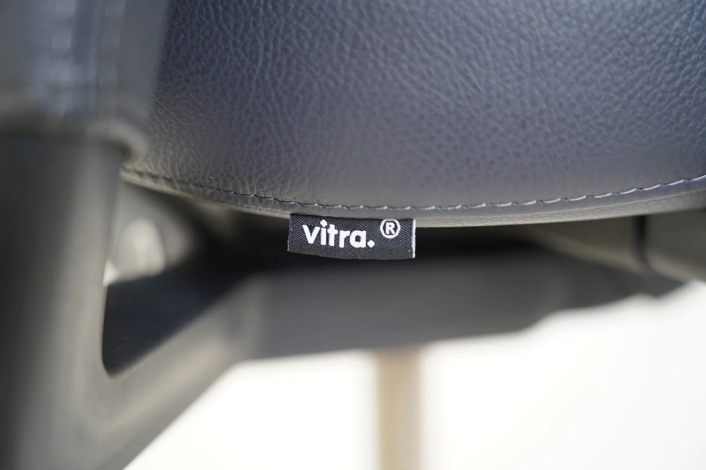 Vitra ID Trim Konferenzstuhl Leder / Schwarz