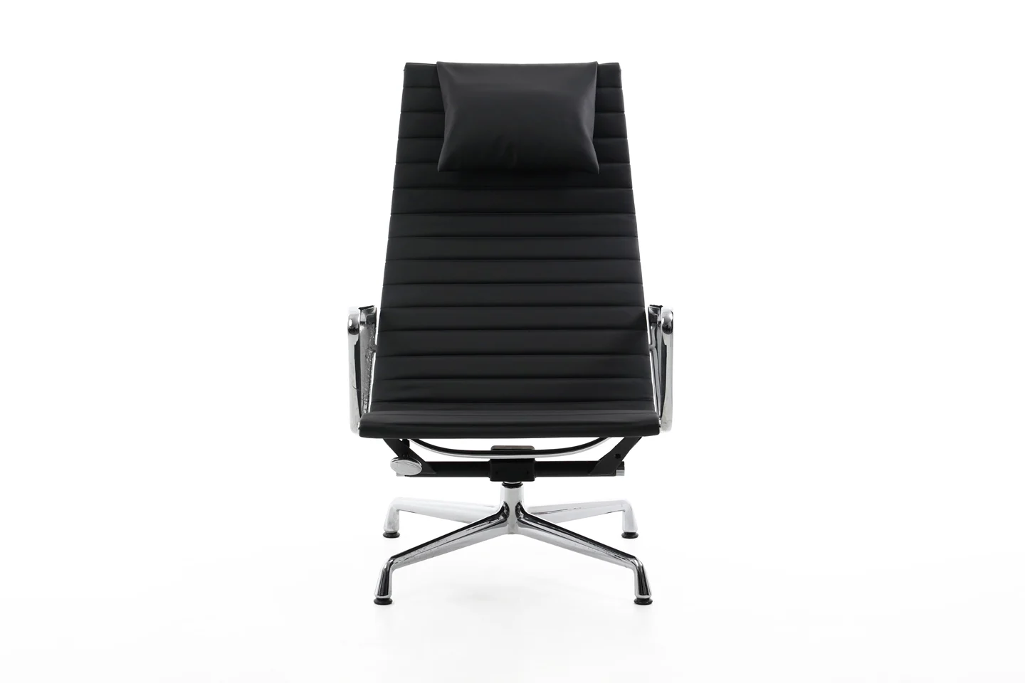 Vitra EA 124 Sessel inkl. EA 125 Ottomane Leder / Schwarz