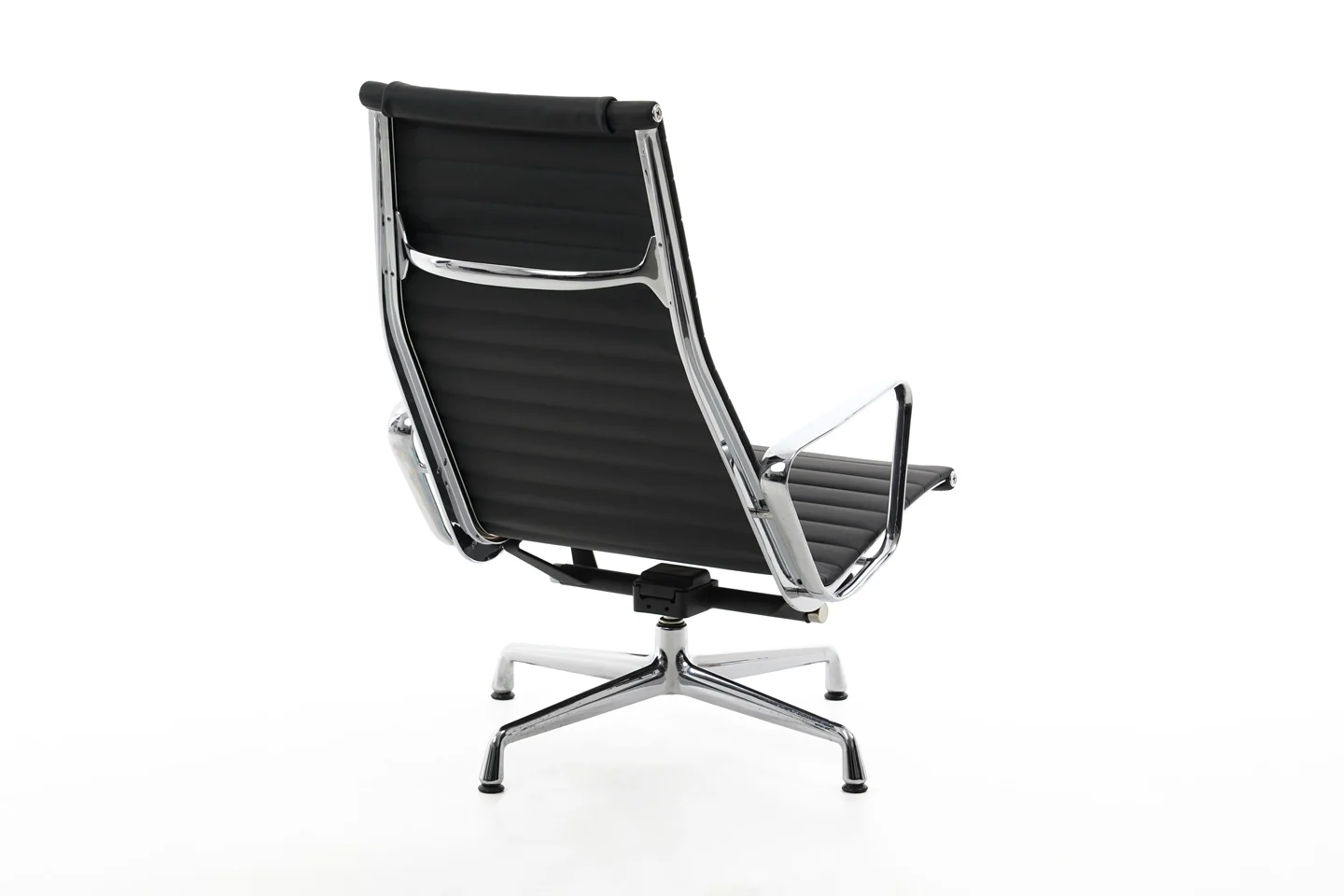 Vitra EA 124 Sessel inkl. EA 125 Ottomane Leder / Schwarz
