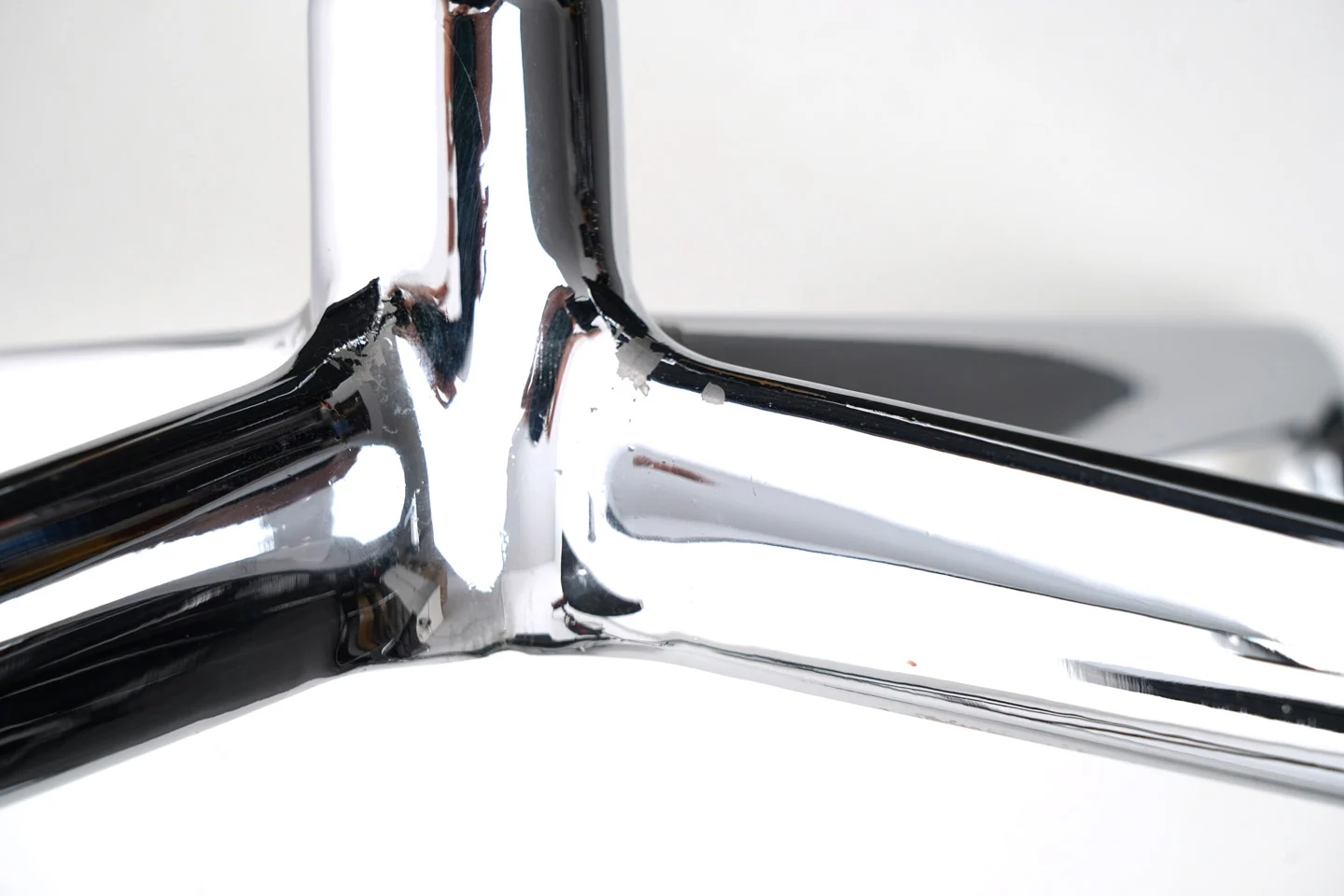 Vitra EA 124 Sessel inkl. EA 125 Ottomane Leder / Schwarz