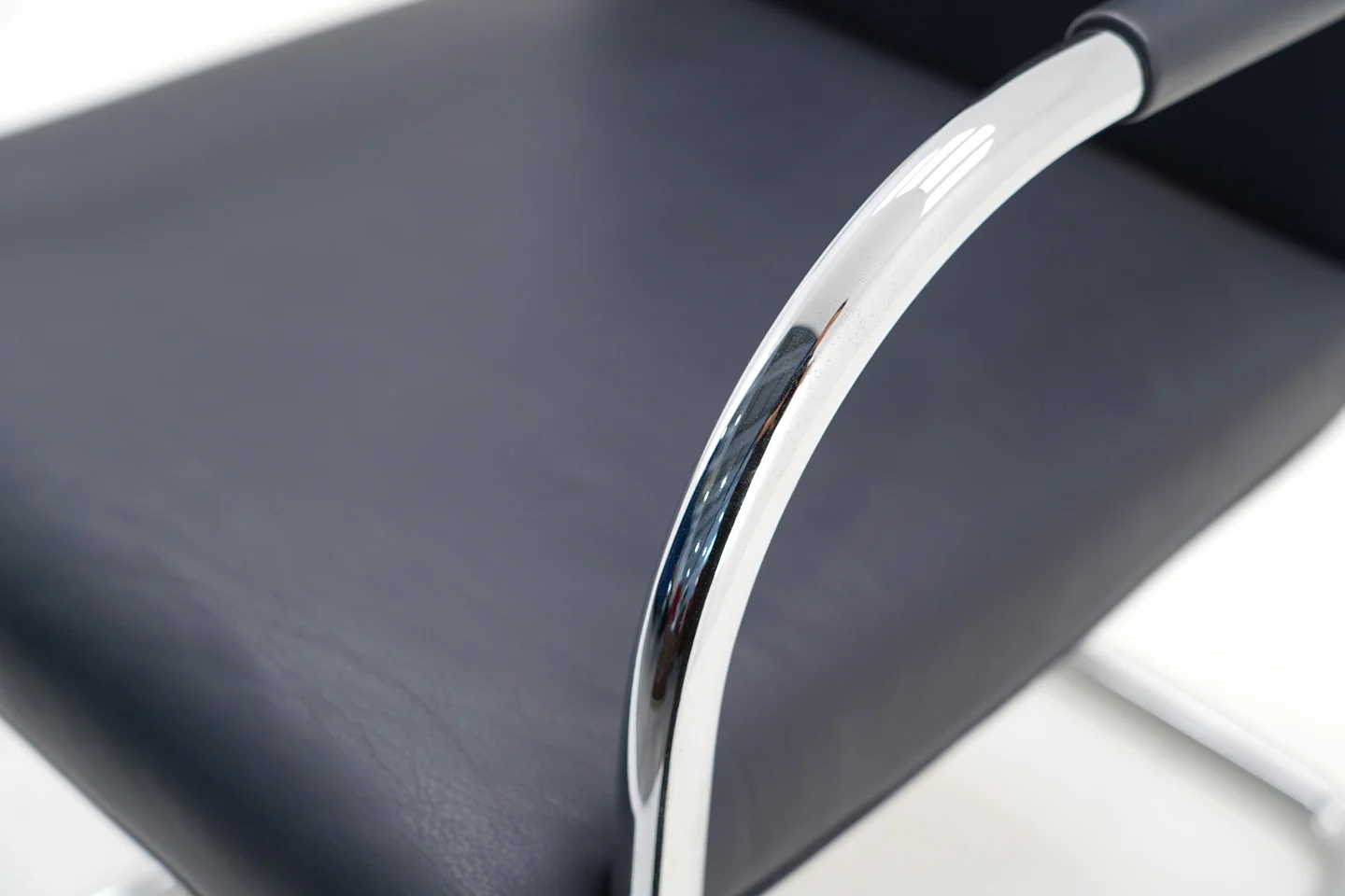 Vitra VisaSoft Freischwinger Leder / Dunkeblau *stapelbar*