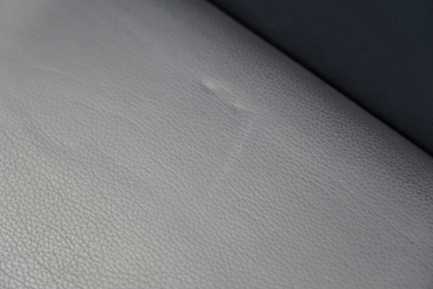 Vitra VisaSoft Freischwinger Leder / Dunkeblau *stapelbar*