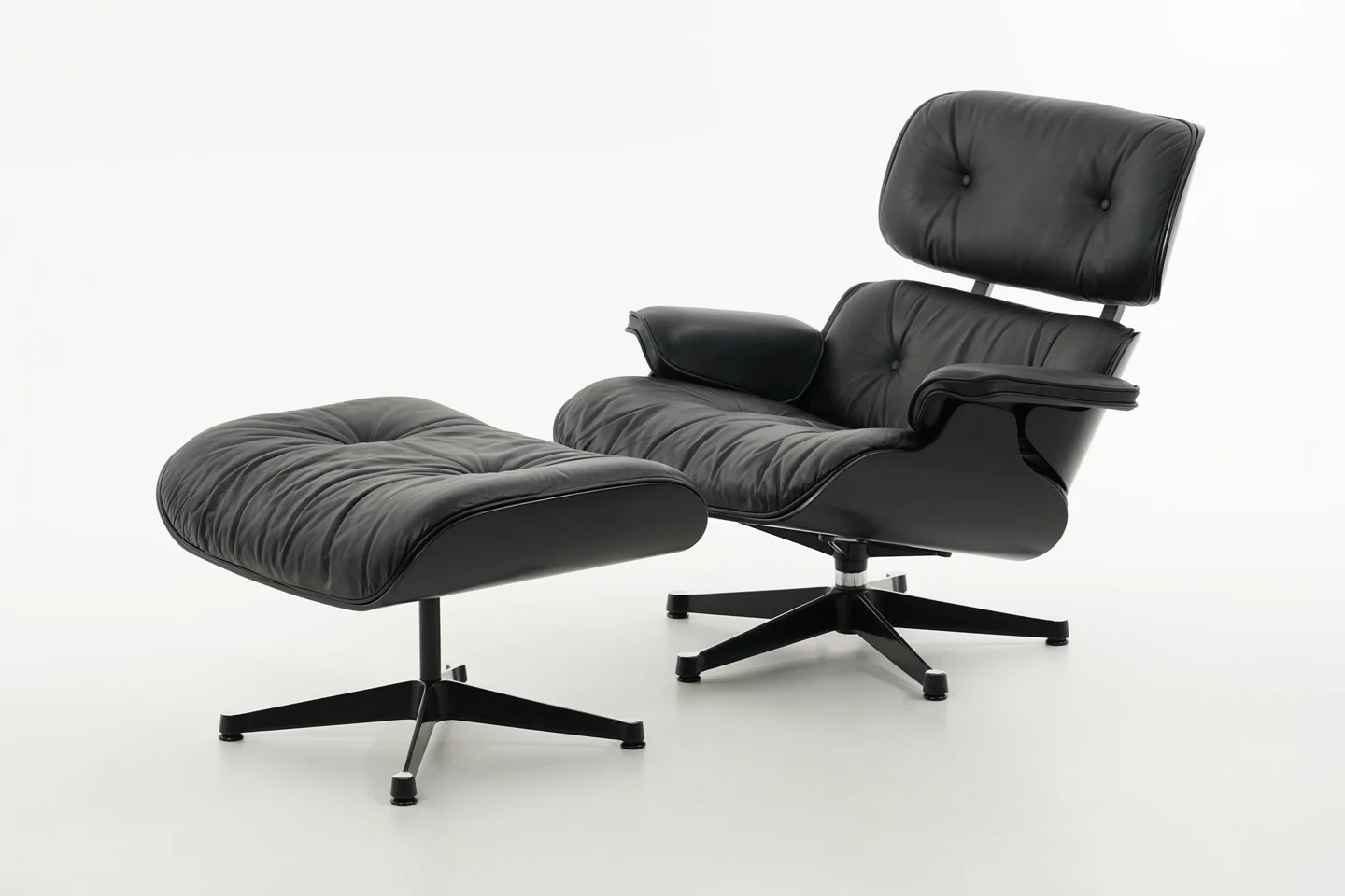 Vitra Lounge Chair & Ottoman Black Version Leder / Holz