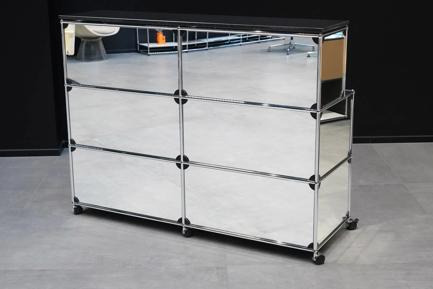 USM Haller verspiegelte Theke Graphitschwarz RAL 9011