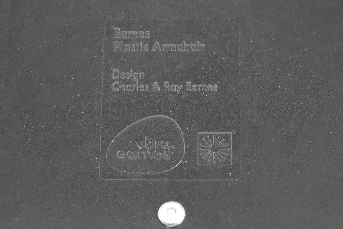 Vitra Eames DAR Stuhl Stoff / Dunkelgrau / Schwarz