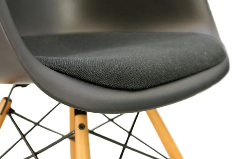 Vitra Eames Plastic Armchair DAW Kunststoff / Dunkelgrau