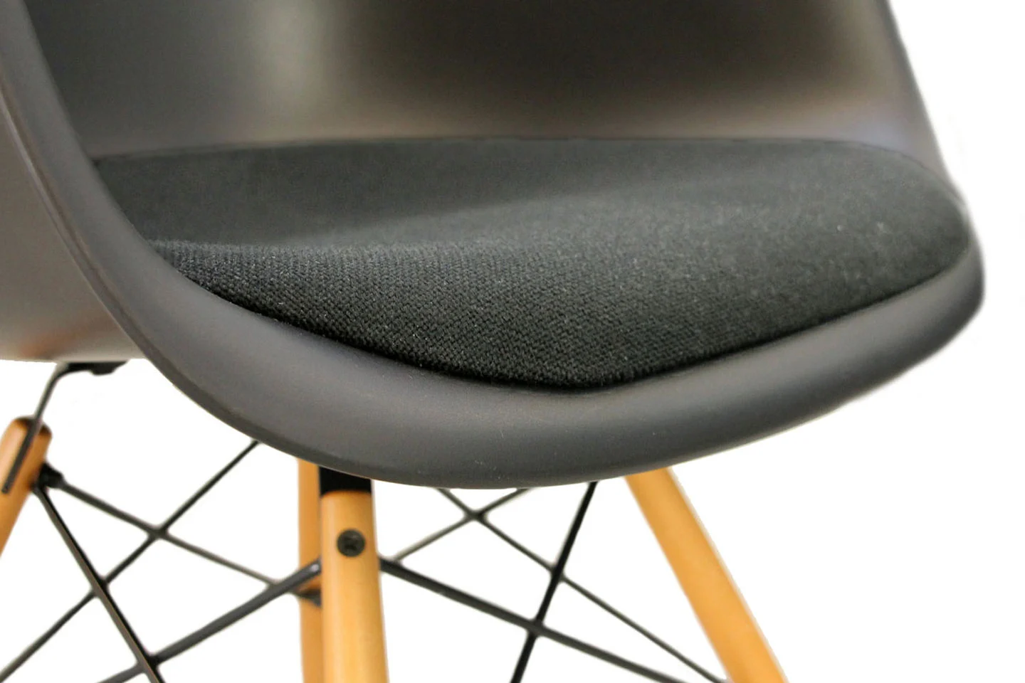 Vitra Eames Plastic Armchair DAW Kunststoff / Dunkelgrau – Bild 4