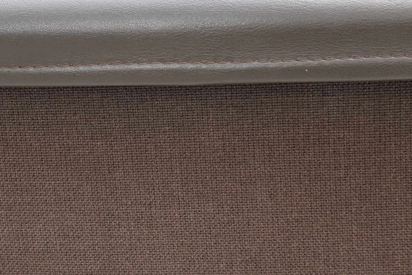 Vitra EA 219 Leder / Braun *mit arret. Wippfunktion*