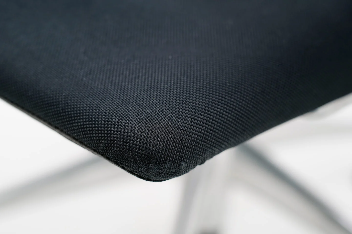 Vitra Meda Chair Besucherstuhl Netz / Schwarz